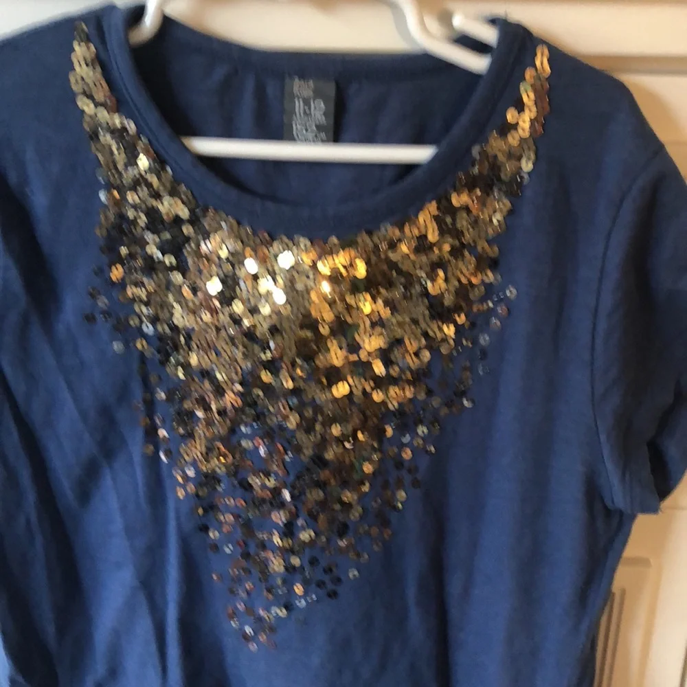Tshirt bedazzled unique - Picture 2 of 3